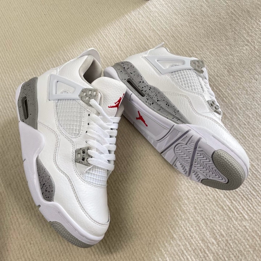 Air Jordan 4 Retro White Oreo 2021 -Men's Sneakers with Red Jumpman Accents - Picture 3 of 5